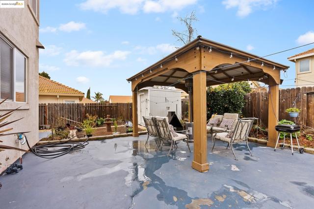 2105 Bedrock Way, Antioch CA: https://media.crmls.org/mediaz/c6dc3ffd-fdbc-4314-94de-daddd75a20f1.jpg