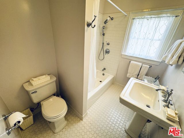 2128 Veteran Avenue, Los Angeles CA: https://media.crmls.org/mediaz/c6dcd91b-e517-40d7-a824-11b7651ab782.jpg