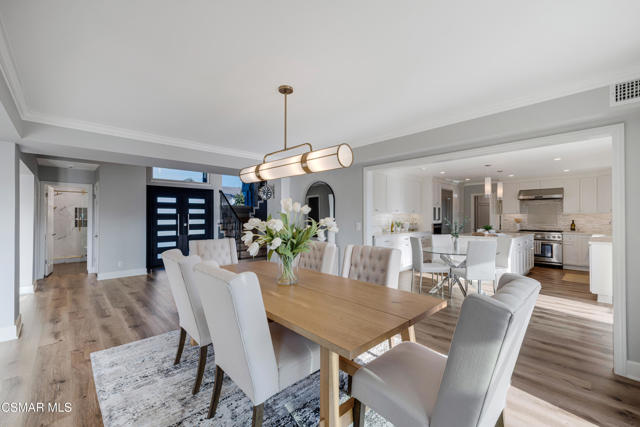 1660 Valecroft Avenue, Westlake Village CA: https://media.crmls.org/mediaz/c6dd7bc0-05eb-4603-b026-ff5ccf6c4a3c.jpg