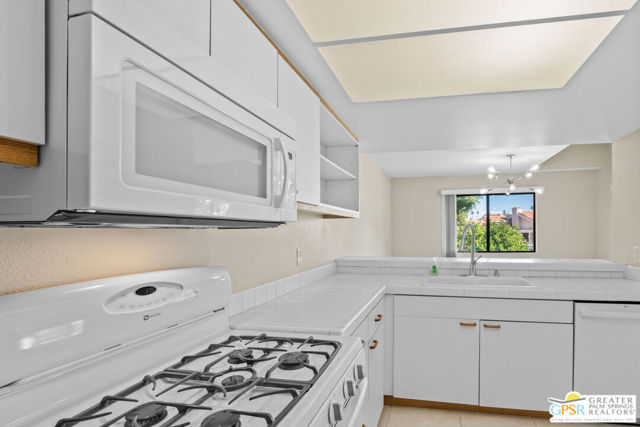 Image 8 of 33 For 35200 Cathedral Canyon Drive E39
