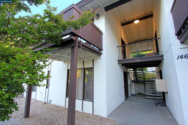 146 Maricopa Ct, Pleasant Hill CA: https://media.crmls.org/mediaz/c6ddff02-26e6-4659-8066-e69f02182340.jpg