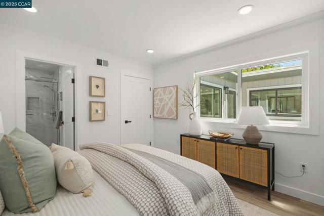 1133 Golden Rain Road, Walnut Creek CA: https://media.crmls.org/mediaz/c6dea755-bb34-4bf5-8d9b-9036fc1e36a4.jpg