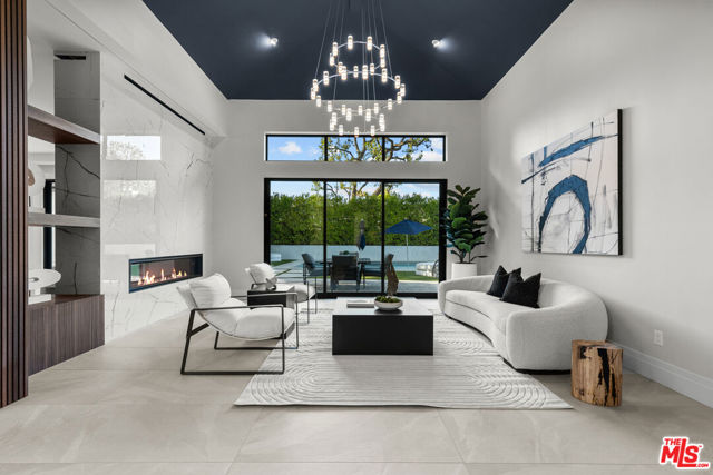 17401 Rancho Street, Encino CA: https://media.crmls.org/mediaz/c6dee034-bbea-4223-811c-a8ae3d1d20e1.jpg