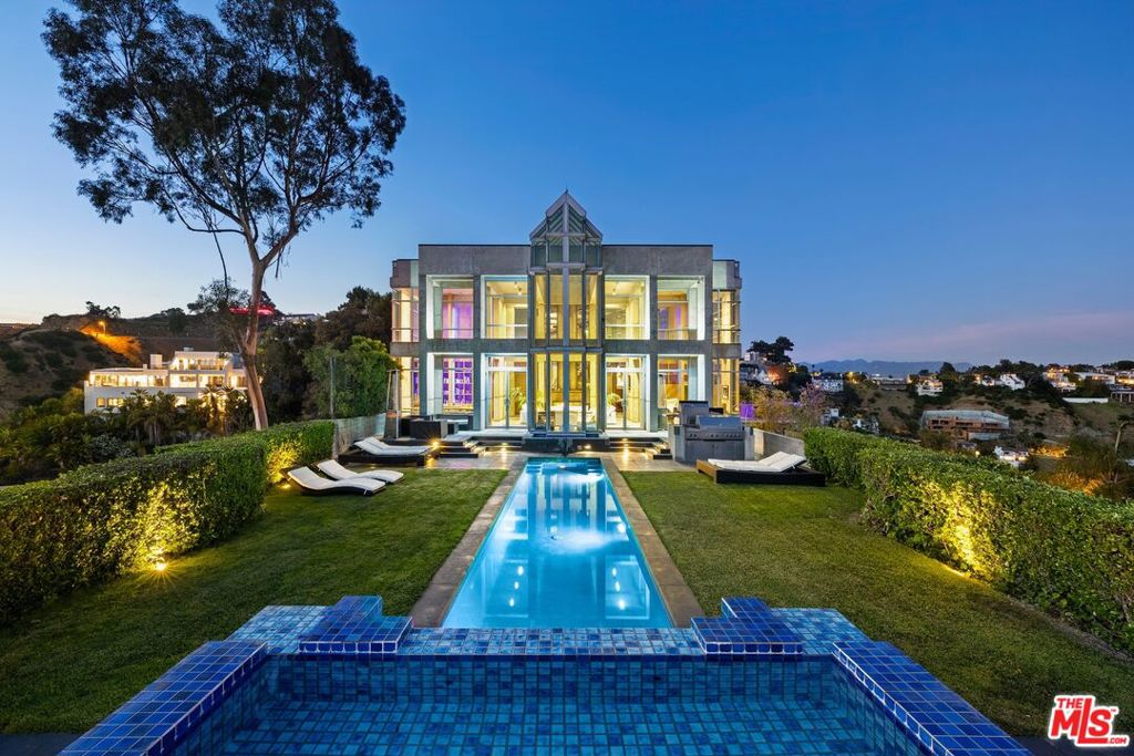 2260 Sunset Plaza Drive