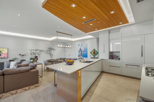 1020 Prospect St, La Jolla CA: https://media.crmls.org/mediaz/c6df5064-8780-4651-960d-ee1e9780dfda.jpg