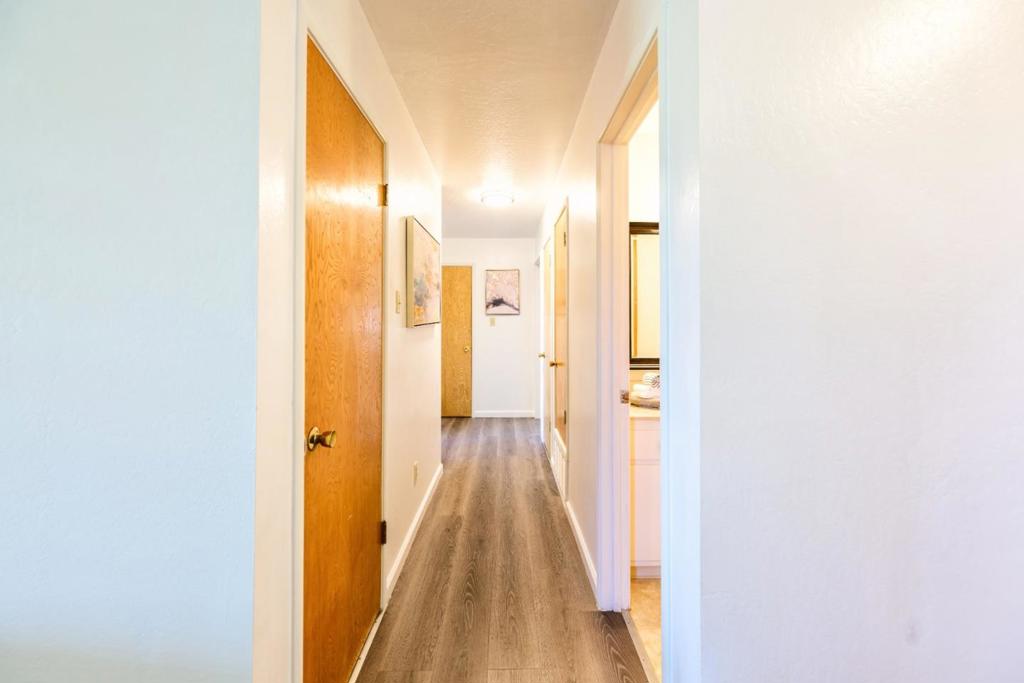https://media.crmls.org/mediaz/c6df709c-3959-4e22-9229-589c46110dfd.jpg?preset=X-Large