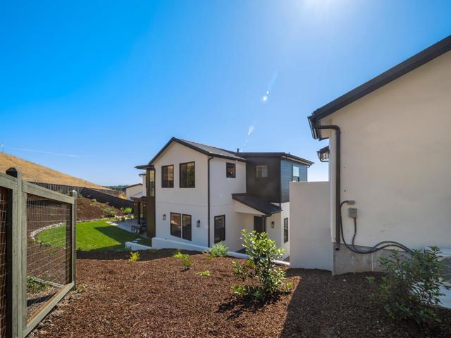 231 Cavalo Court, Fremont CA: https://media.crmls.org/mediaz/c6dfc1c8-98e7-4ae5-a291-c3a8681e080a.jpg