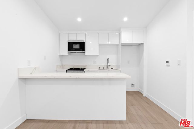 10943 Christine Way, Tujunga CA: https://media.crmls.org/mediaz/c6e09a95-61d1-49b9-9fc5-079b19694b53.jpg