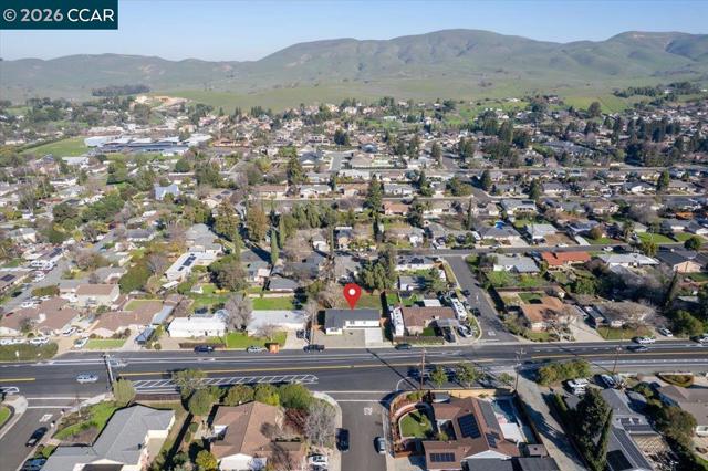 5169 Concord Blvd, Concord CA: https://media.crmls.org/mediaz/c6e10239-fc58-4fab-83c3-09c34d1620a1.jpg