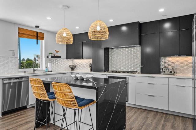508 N Tremont Street, Oceanside CA: https://media.crmls.org/mediaz/c6e23c05-5b8e-4454-b6ae-100274e180ae.jpg