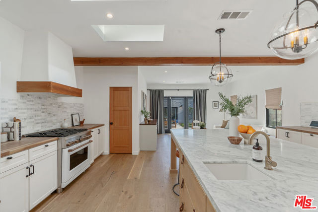 1280 S Sycamore Avenue, Los Angeles CA: https://media.crmls.org/mediaz/c6e2620c-eadc-47e0-bd6d-ee01fe471f82.jpg