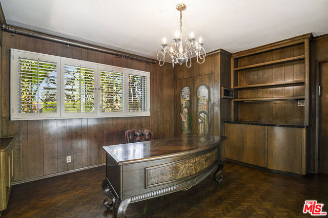 180 N Highland Avenue, Los Angeles CA: https://media.crmls.org/mediaz/c6e3092c-aecc-41ff-9c88-625b76dea04e.jpg
