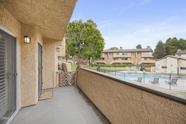 691 County Square Drive, Ventura CA: https://media.crmls.org/mediaz/c6e339f1-da3d-46d1-bafb-00eda12acd2a.jpg