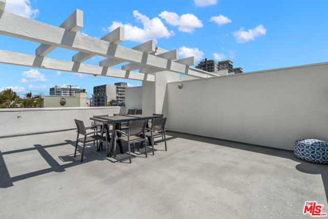 3501 Esplanade, Marina del Rey CA: https://media.crmls.org/mediaz/c6e45a13-4d27-4889-ab53-cba4bf5cfca3.jpg