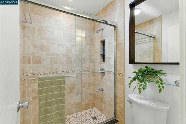 193 Montecito, Oakland CA: https://media.crmls.org/mediaz/c6e46764-237b-4876-808d-04b84d0faed9.jpg