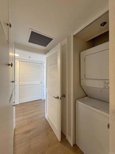 1820 Avenida del Mundo, Coronado CA: https://media.crmls.org/mediaz/c6e48593-9ed7-480c-b4ba-67ef3fbfa3ca.jpg