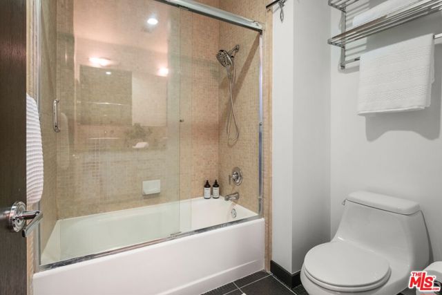 655 S Hope Street, Los Angeles CA: https://media.crmls.org/mediaz/c6e49743-c5e4-43a5-9e82-ed82926fd13f.jpg