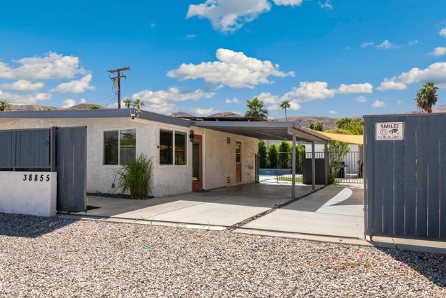 38855 Paradise Way, Cathedral City CA: https://media.crmls.org/mediaz/c6e4e07a-1e4d-4148-88ca-a7f266dd9e3a.jpg