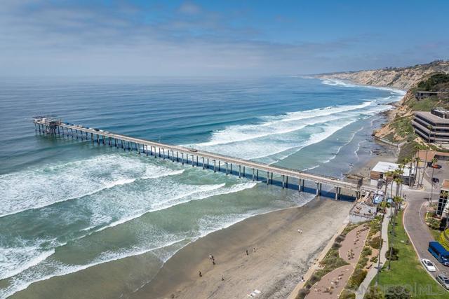 3157 Evening Way, La Jolla CA: https://media.crmls.org/mediaz/c6e50b07-02e7-459c-ae3e-9401706c1f82.jpg