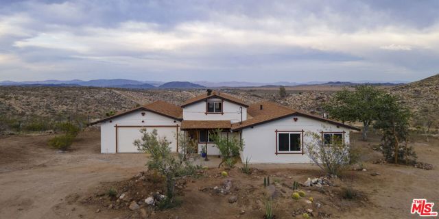 2339 Inca Trail, Yucca Valley CA: https://media.crmls.org/mediaz/c6e52a72-0b35-4ffd-9aa3-b584670ceb73.jpg
