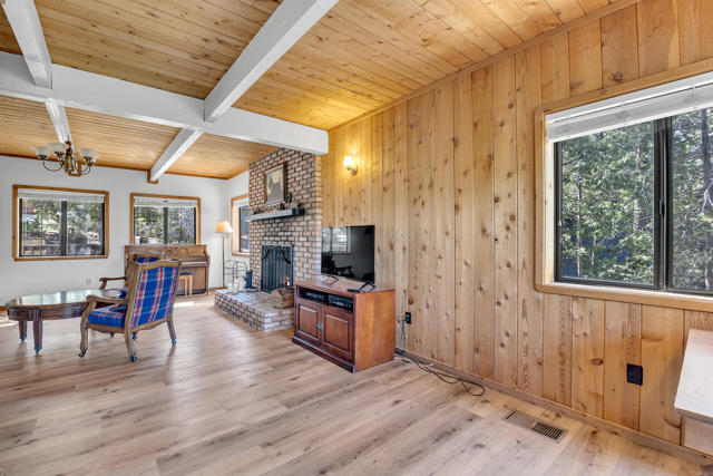 53184 Double View Drive, Idyllwild CA: https://media.crmls.org/mediaz/c6e5643a-594a-4973-9417-2d8fb759e5c6.jpg