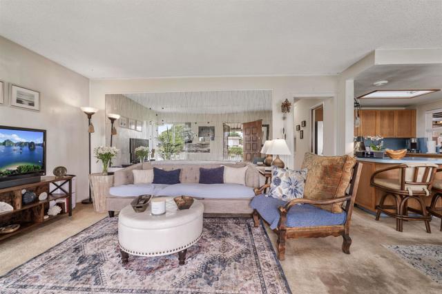 462 Carnation Avenue, Imperial Beach CA: https://media.crmls.org/mediaz/c6e58780-01fc-4b93-8dee-34d5a1c180a4.jpg