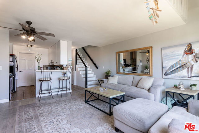 23901 Civic Center Way, Malibu CA: https://media.crmls.org/mediaz/c6e5cae9-28df-4513-8fc5-e39805581828.jpg
