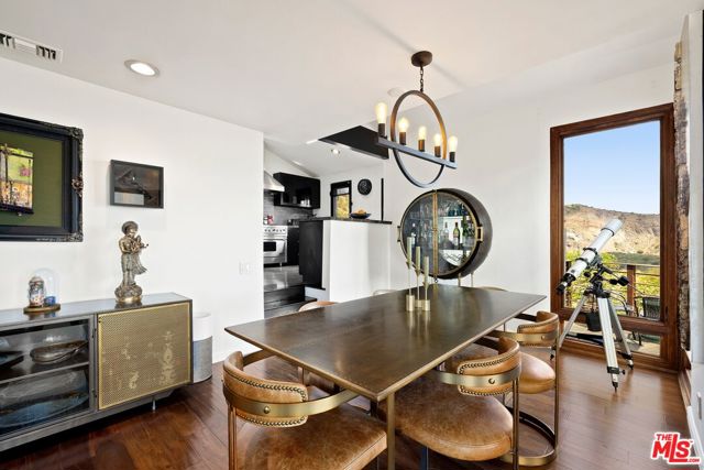 2860 Hollyridge Drive, Los Angeles CA: https://media.crmls.org/mediaz/c6e5eb1f-5082-4c83-8d7a-f86c0c1e4051.jpg