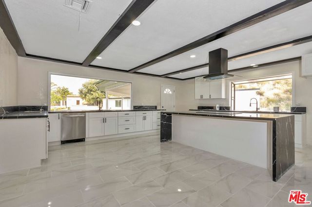 1084 W west Marshall Boulevard, San Bernardino CA: https://media.crmls.org/mediaz/c6e613e3-55ad-4d4c-8e69-7cf57f7c92e1.jpg