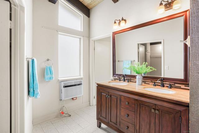 2544 Navarra Dr,  CA: https://media.crmls.org/mediaz/c6e62de1-e09d-4f28-a0b9-251abd66f366.jpg