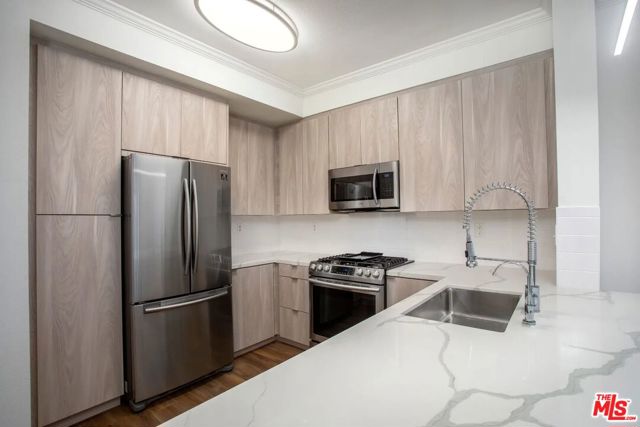 5710 Crescent Park E, Playa Vista CA: https://media.crmls.org/mediaz/c6e68e81-881d-446b-9383-a0cce5520b3d.jpg