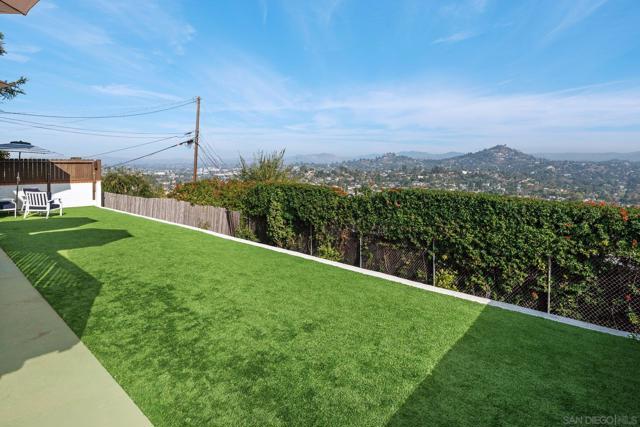 4258 Summit Drive, La Mesa CA: https://media.crmls.org/mediaz/c6e6de2a-55a9-4e9d-be8b-4acf2aba2358.jpg