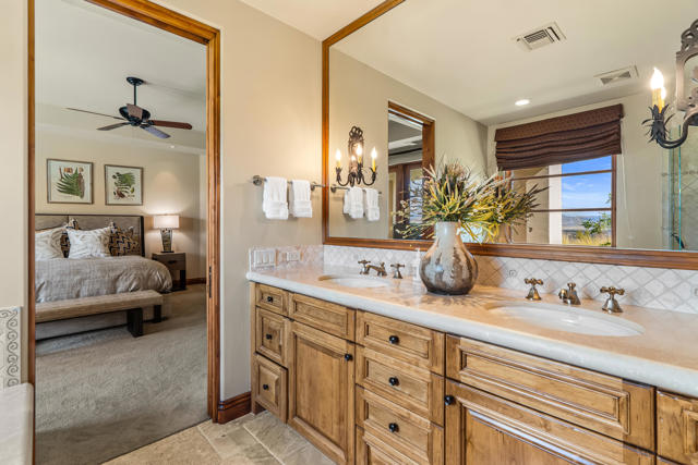 31 Hillcrest Drive, Rancho Mirage CA: https://media.crmls.org/mediaz/c6e707ee-03b0-44a8-8122-05c35ff637b7.jpg