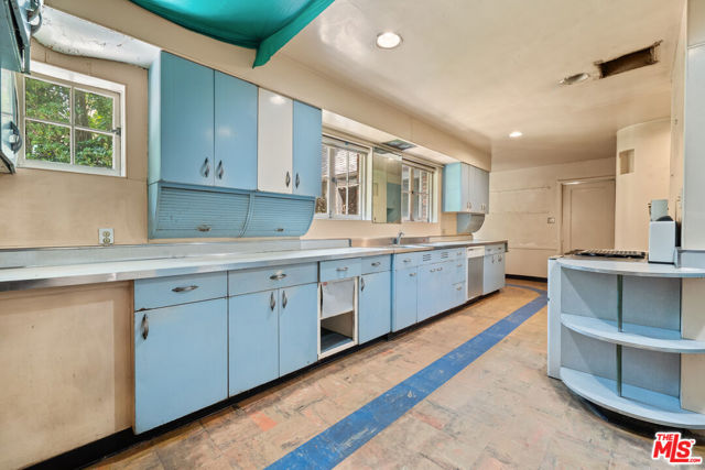 443 S June Street, Los Angeles CA: https://media.crmls.org/mediaz/c6e708a9-8270-46e8-a971-066b4805d59c.jpg