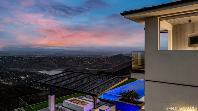 18386 Avenida Apice, Rancho Santa Fe CA: https://media.crmls.org/mediaz/c6e71e3c-397c-4d00-972b-d21f7781446d.jpg