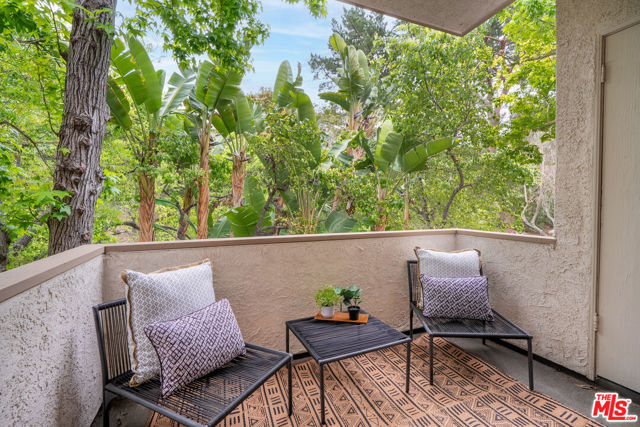 3480 Barham Boulevard, Los Angeles CA: https://media.crmls.org/mediaz/c6e72f0a-f170-4dc7-bc25-29ecc918732f.jpg