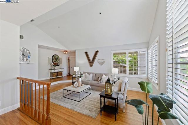 335 Beverly St, Livermore CA: https://media.crmls.org/mediaz/c6e7330c-211c-4dda-b004-5b5123eac009.jpg