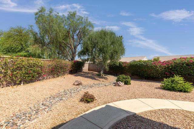 78626 Blooming Court, Palm Desert CA: https://media.crmls.org/mediaz/c6e82b82-f4f8-4046-b270-61da22ba56e2.jpg