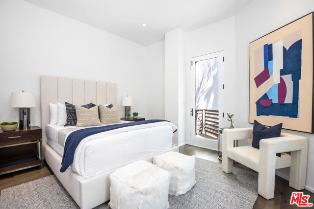 1642 Lindacrest Drive, Beverly Hills CA: https://media.crmls.org/mediaz/c6e88418-ac27-4a07-b2e8-78e7e30ce59f.jpg