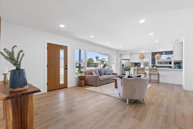 1967 Wedgemere Rd, El Cajon CA: https://media.crmls.org/mediaz/c6e895b9-e38b-4a8f-ab16-5772f3357d6d.jpg