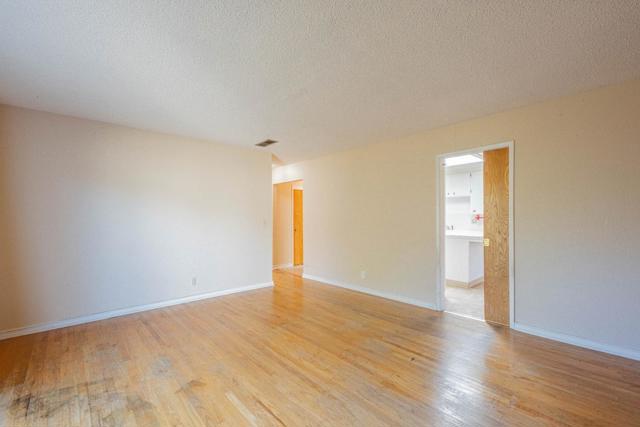 826 Central Avenue, Salinas CA: https://media.crmls.org/mediaz/c6e93568-adb3-4375-a8f4-dc9099bb1286.jpg