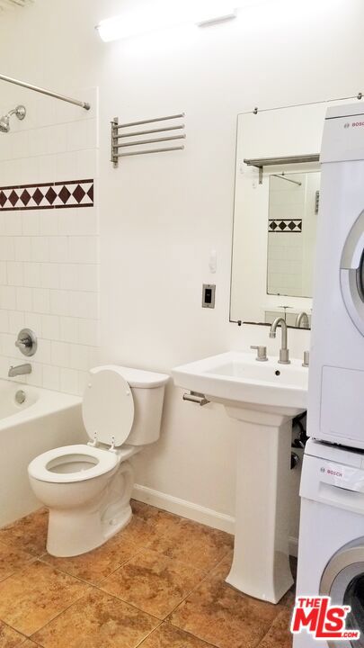 215 W 7th Street, Los Angeles CA: https://media.crmls.org/mediaz/c6e99ac9-26f4-4756-b909-dcc035cccfca.jpg