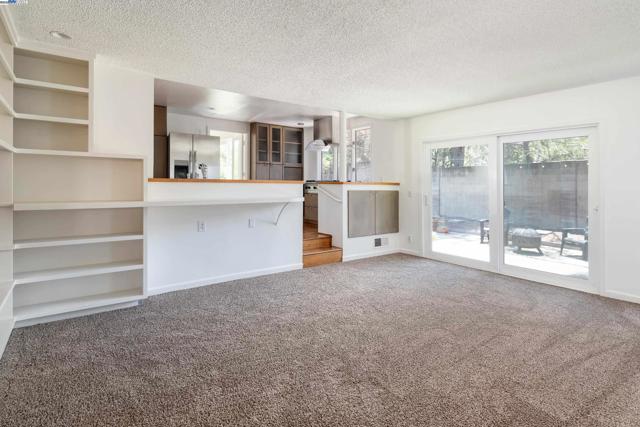 5644 ALHAMBRA HILLS CT, Martinez CA: https://media.crmls.org/mediaz/c6e9e7d6-fb77-4b19-86f5-e647e79c4de8.jpg