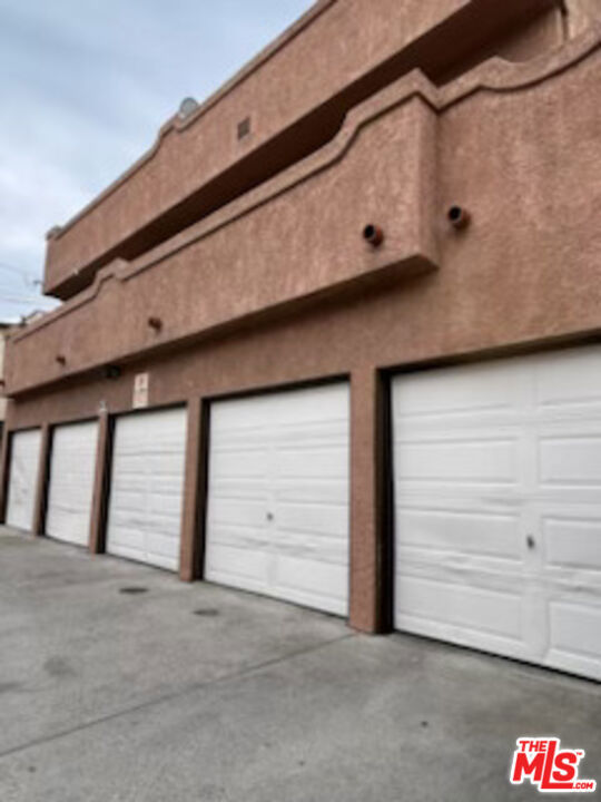 1605 E 1st Street, Long Beach CA: https://media.crmls.org/mediaz/c6ea93df-d732-4ba8-b50c-1159b5da9f0a.jpg