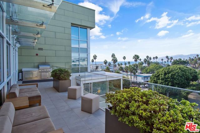 1705 Ocean Avenue, Santa Monica CA: https://media.crmls.org/mediaz/c6eaf92e-2624-43ce-82bf-2736c756d181.jpg