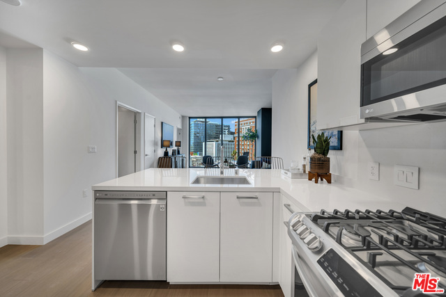 2801 Sunset Place, Los Angeles CA: https://media.crmls.org/mediaz/c6eb1436-ad70-469e-85d3-7cc4bf2fea61.jpg