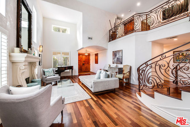 4520 TYRONE Avenue photo 3