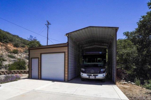2021 Willow Glen Road, Fallbrook CA: https://media.crmls.org/mediaz/c6ebafa4-0546-4287-8b6e-bfbf22c26e9a.jpg