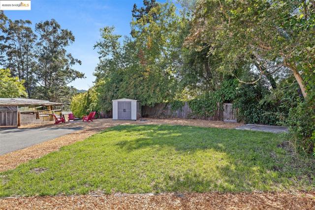 2871 Stephen Dr, Richmond CA: https://media.crmls.org/mediaz/c6ec44c6-3a31-41b1-a030-ed2750469e27.jpg