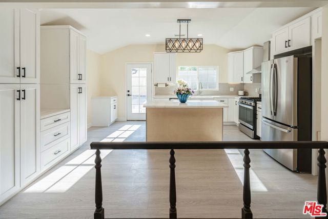 9701 Wheatland Avenue, Sunland CA: https://media.crmls.org/mediaz/c6ecf18f-5f06-4489-9619-8df4a30ffae0.jpg